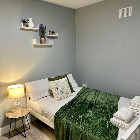Cosy Ensuite Double Room, Near Heathrow Airport Northolt  Zewnętrze zdjęcie