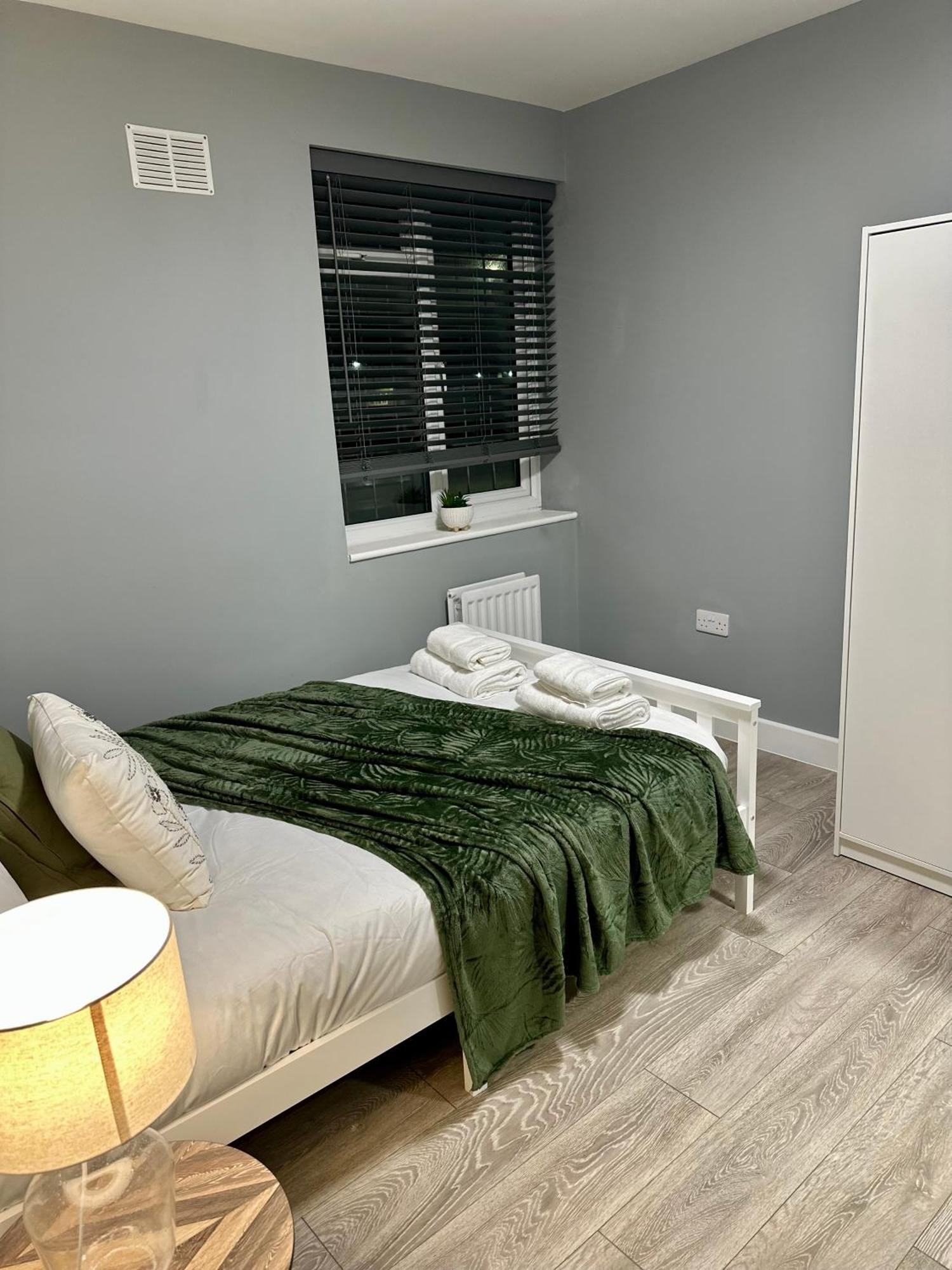 Cosy Ensuite Double Room, Near Heathrow Airport Northolt  Zewnętrze zdjęcie