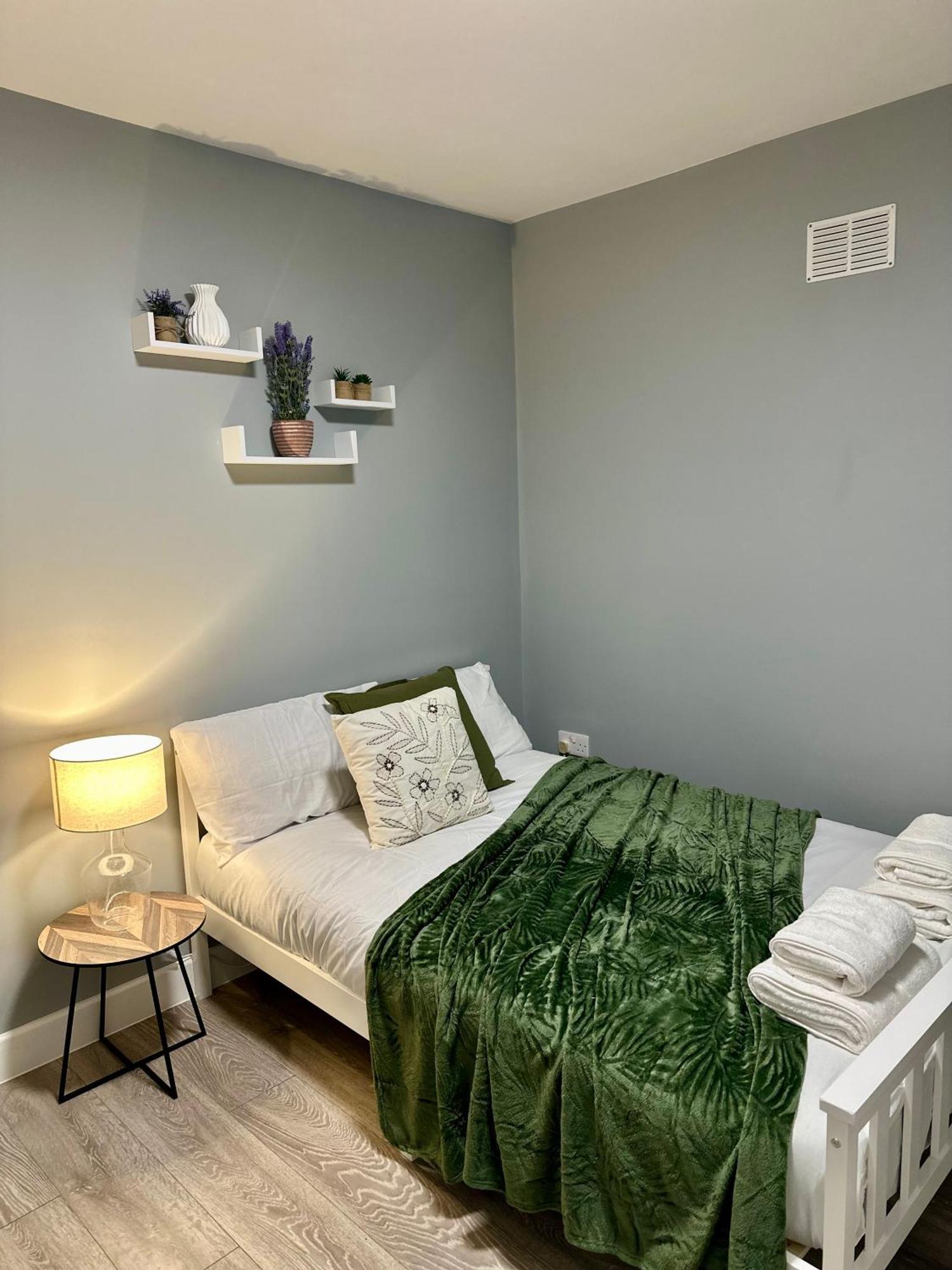 Cosy Ensuite Double Room, Near Heathrow Airport Northolt  Zewnętrze zdjęcie