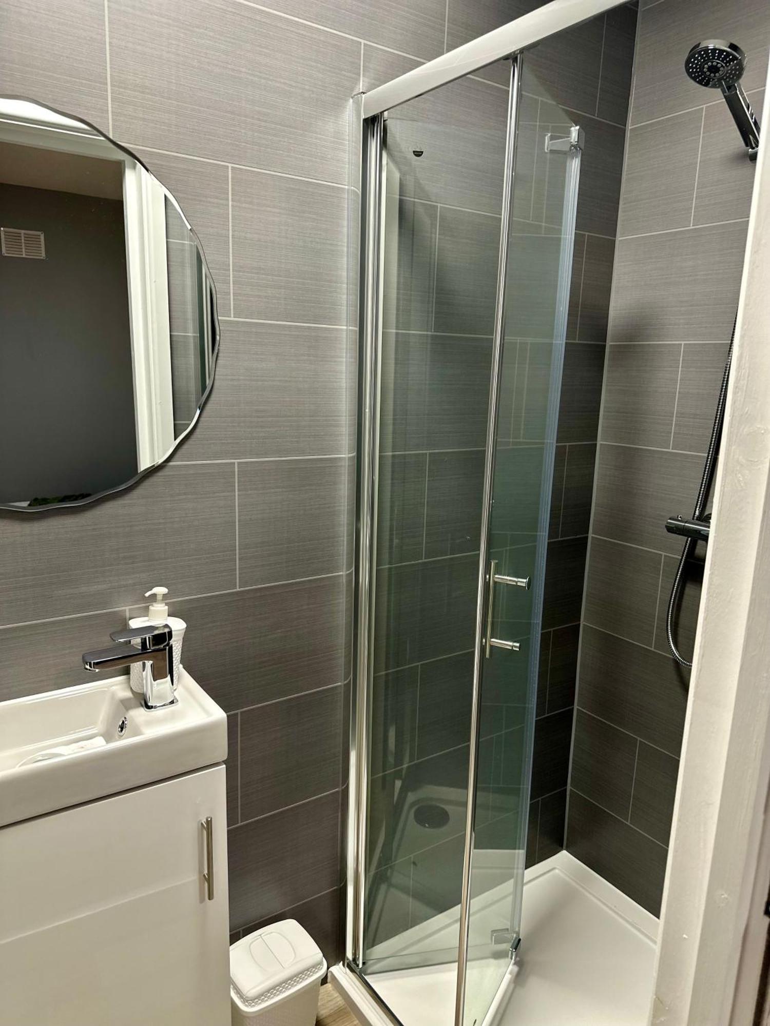Cosy Ensuite Double Room, Near Heathrow Airport Northolt  Zewnętrze zdjęcie