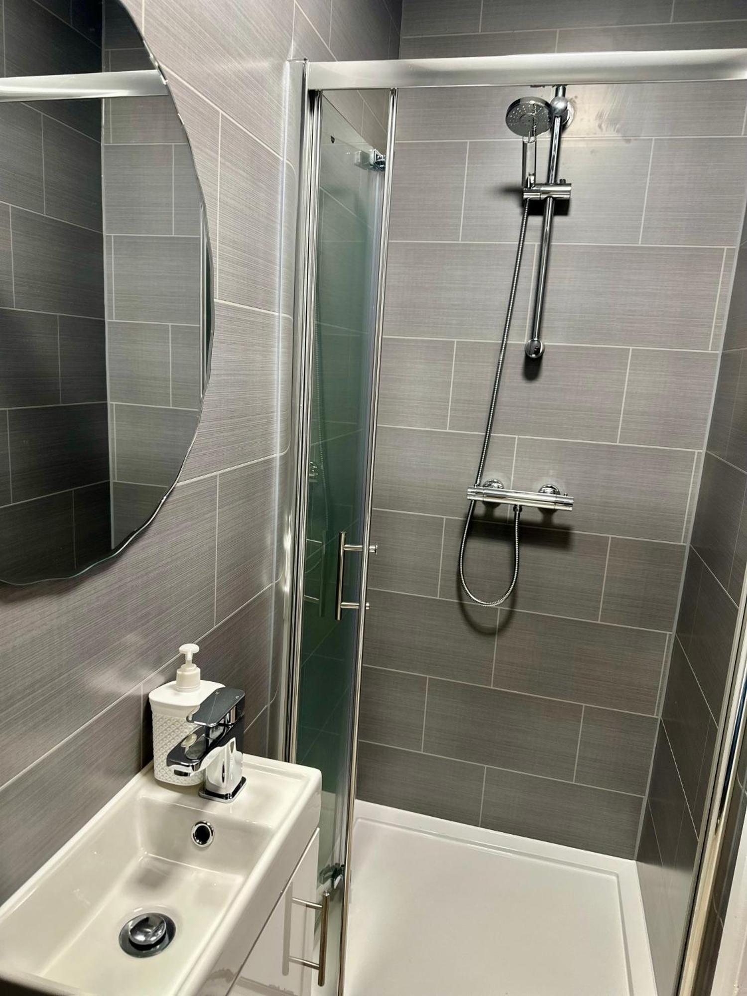 Cosy Ensuite Double Room, Near Heathrow Airport Northolt  Zewnętrze zdjęcie