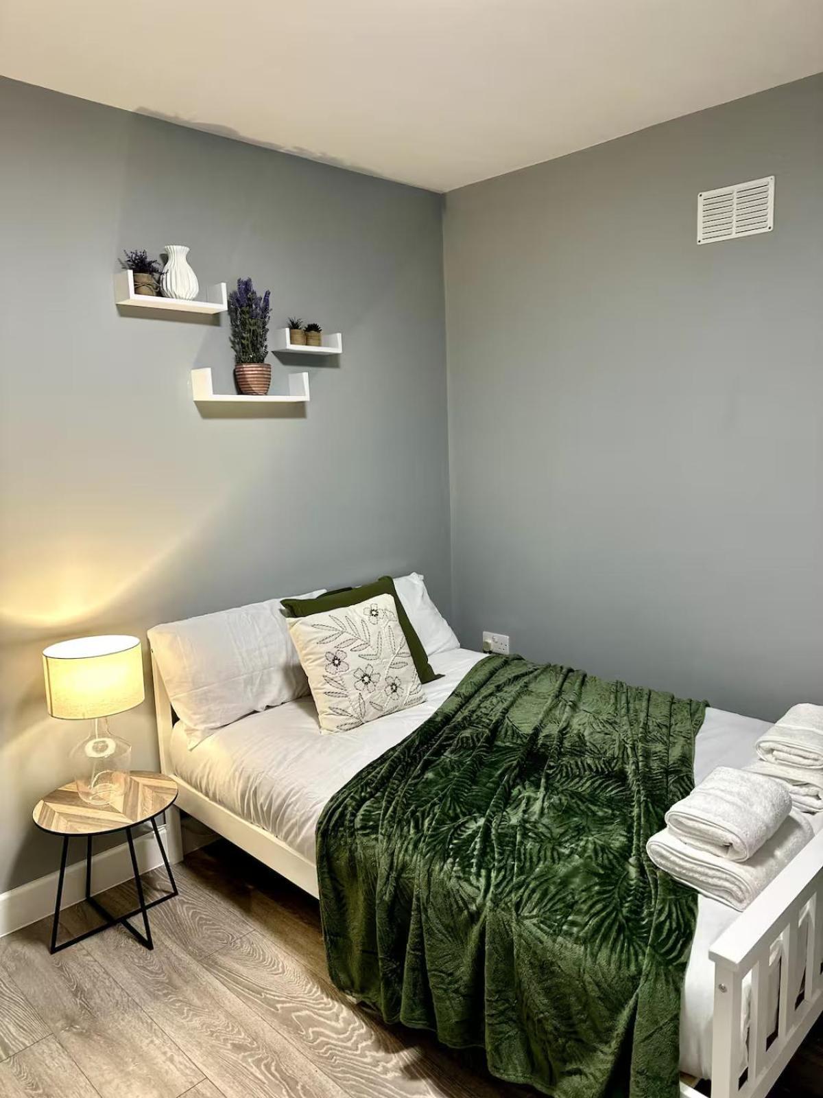 Cosy Ensuite Double Room, Near Heathrow Airport Northolt  Zewnętrze zdjęcie